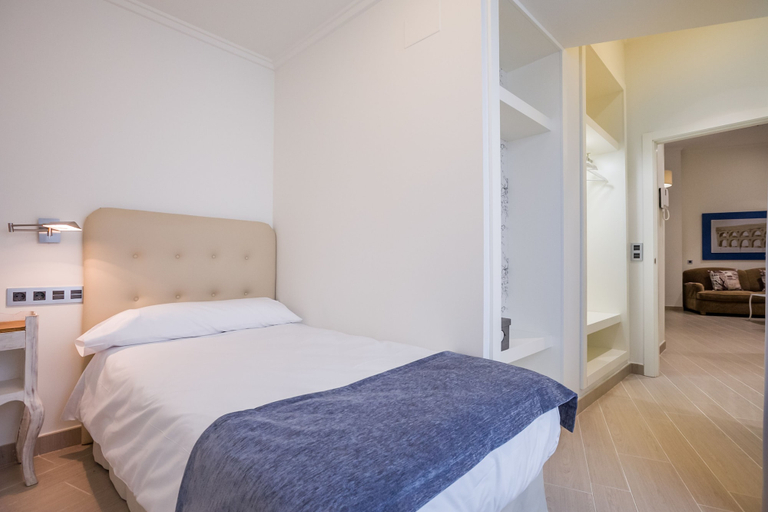 Bedroom 3, Welldone Cathedral Suites, Sevilla