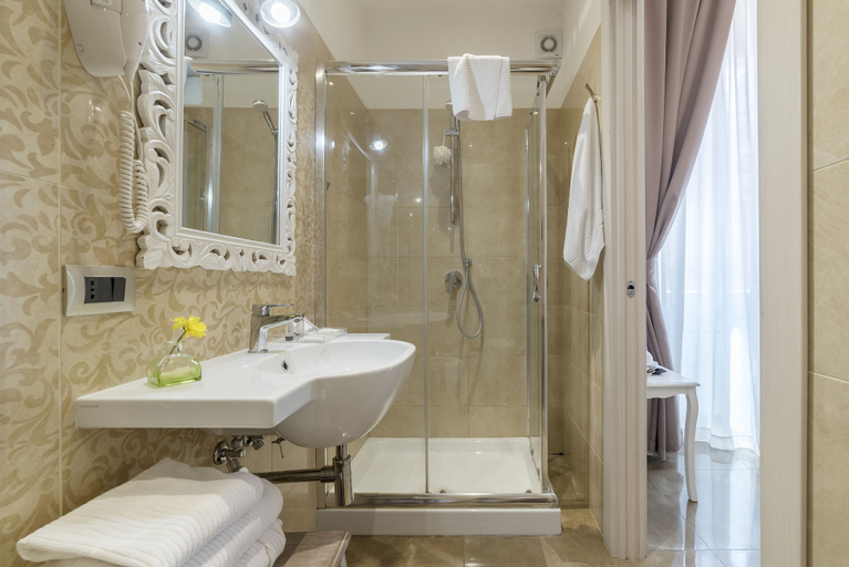 Bathroom 5, Le Chiavi di Roma, Rome