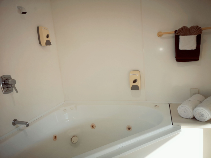 Bathroom 3, Aston Court Motel Blenheim, Marlborough