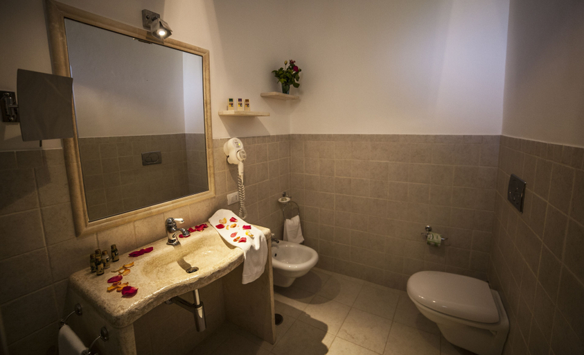 Bathroom 4, Casale del Murgese, Brindisi