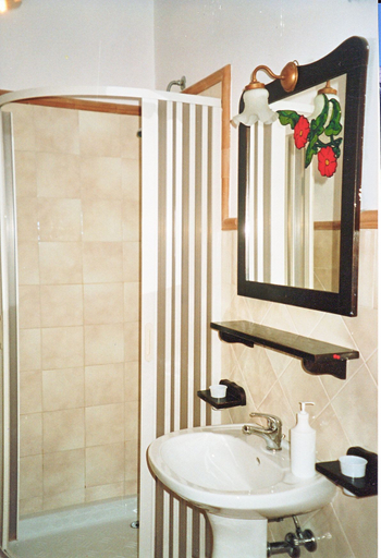 Bathroom 3, Giardino Donna Lavia, Palermo