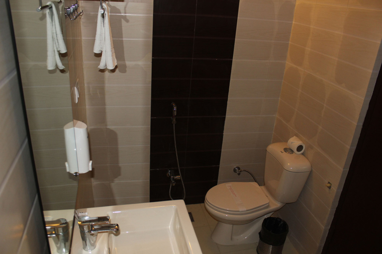 Bathroom 3, Hotel Savi Regency, Jaipur