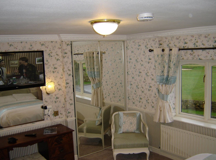 Bedroom 3, Midgley Lodge & Golf Course, Wakefield