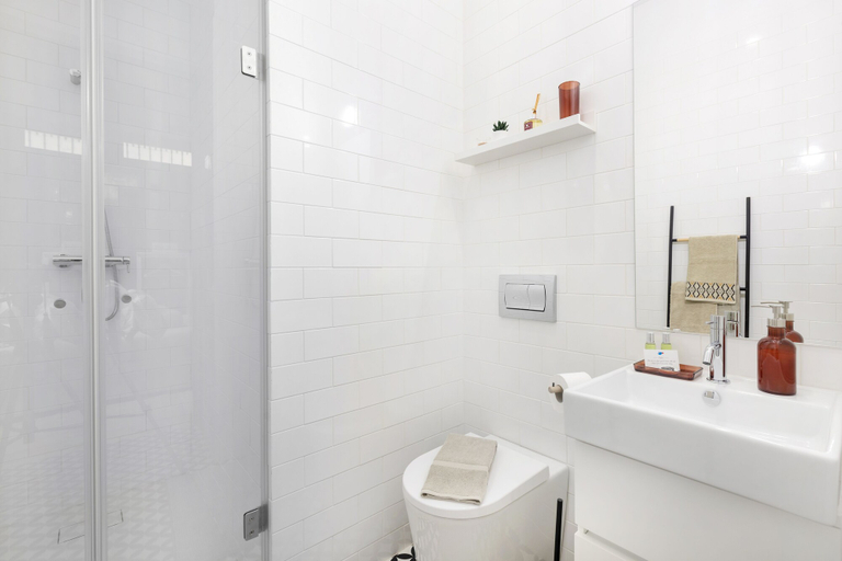 Bathroom, Sol Modern Studio at Batalha, Porto