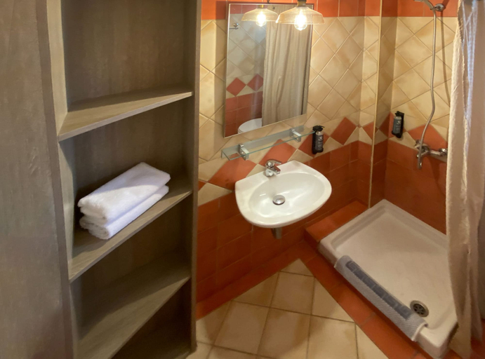 Bathroom 5, Nantin, Epirus