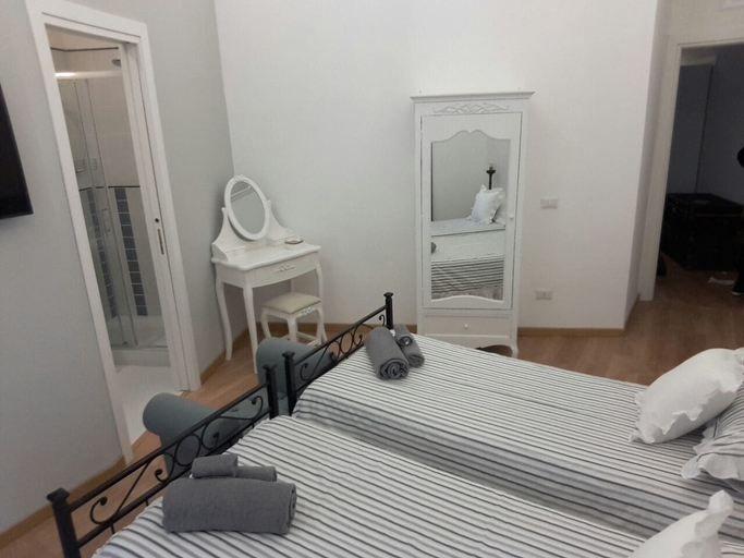 Bedroom 2, La piazzetta delle regine, Rome
