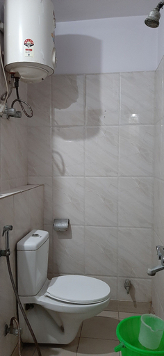 Bathroom 4, Hotel Kundan Palace, Delhi
