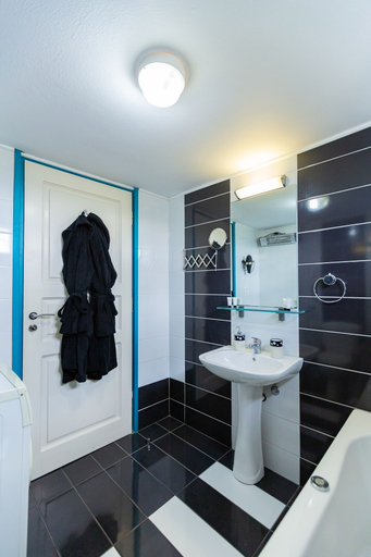 Bathroom 4, La Terra Nostra, Peloponnese