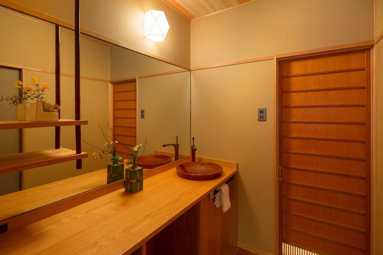 Bathroom 4, Ayaginu, Kyoto