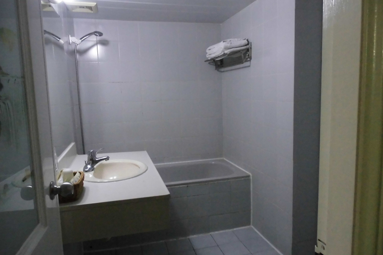 Bathroom 5, Modern Plaza Hotel, Kaohsiung