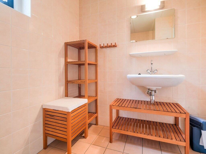 Bathroom 4, Serene Holiday Home in Gaasterlan-Sleat, Gaasterlân-Sleat