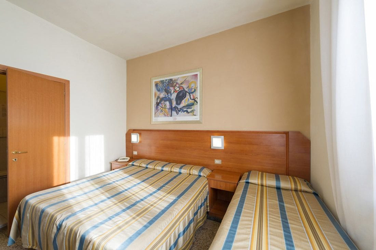 Others 5, Hotel Moderno, Pisa