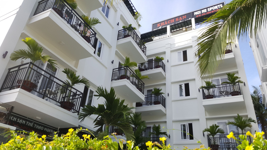 Exterior & Views
