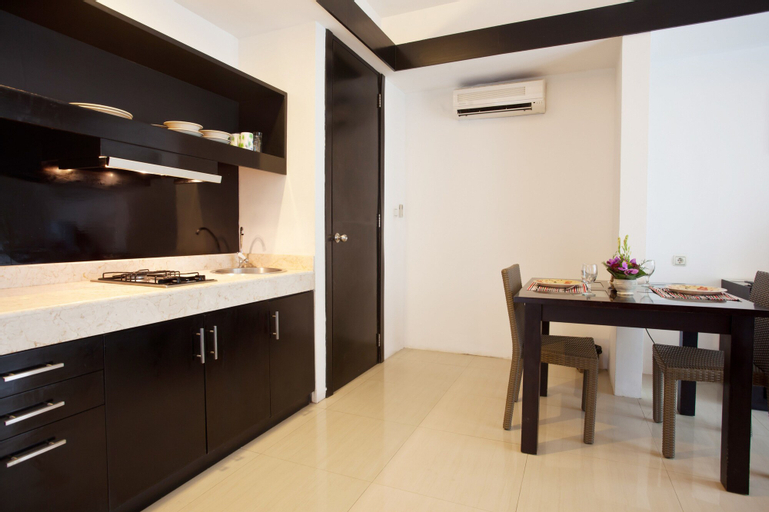 Dining Room 10