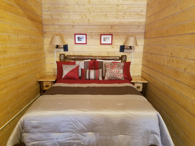 Bedroom 3, Denali Tri-Valley Cabins, Denali