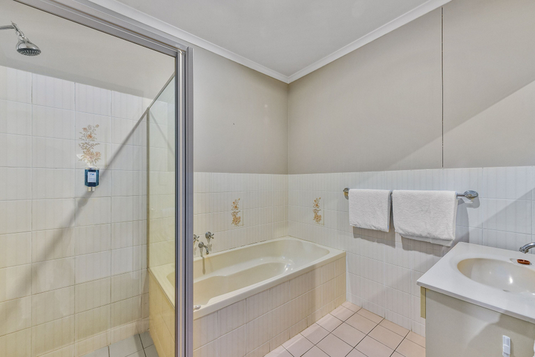 Bathroom 5, Southgate Motel, Mount Gambier