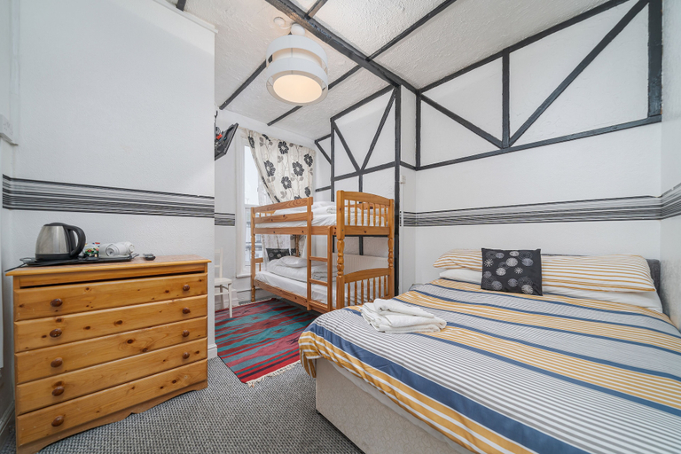 Bedroom 3, Deneside Guest House, Blackpool