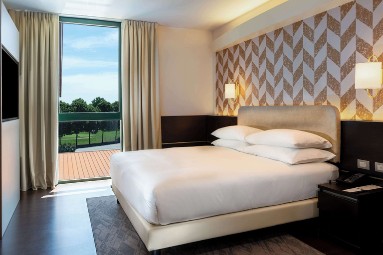 Bedroom 3, DoubleTree by Hilton Milan Malpensa Solbiate Olona, Varese