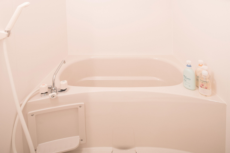 Bathroom 4, Turfy's Flat 101, Osaka