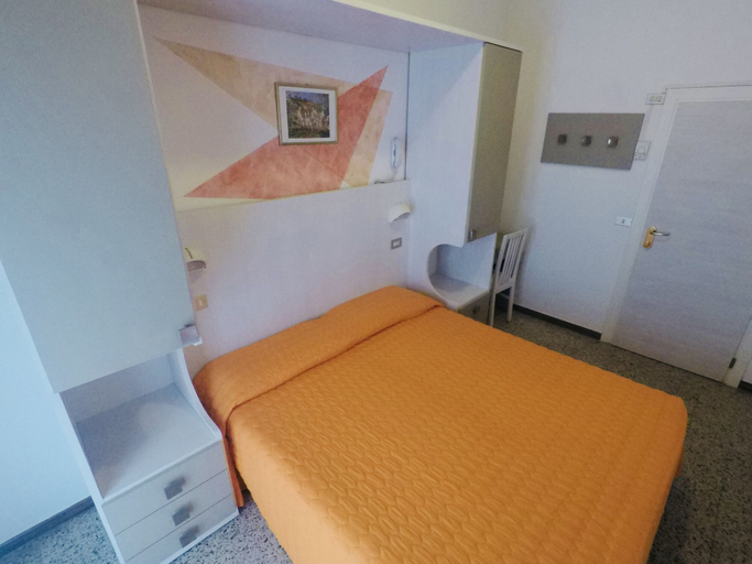 Bedroom 3, Alevon, Rimini