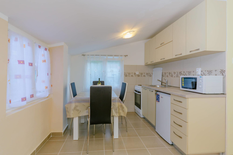Others 5, Paradise Bay Apartments