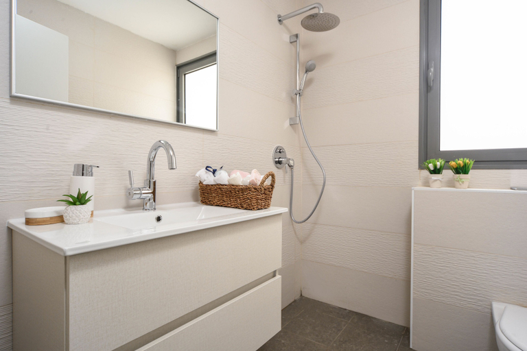 Bathroom 4, Savyoney Ramat Sharet - Isrentals