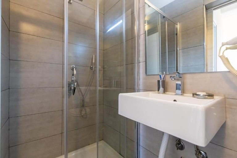 Bathroom 5, Venere Bellevue, Napoli