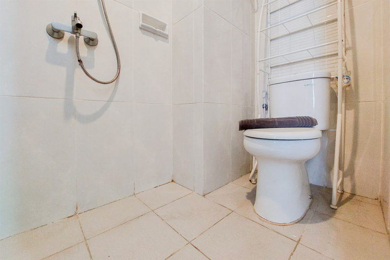 Bathroom 4, Best Choice And Homey Studio Serpong Garden Apartment, Tangerang