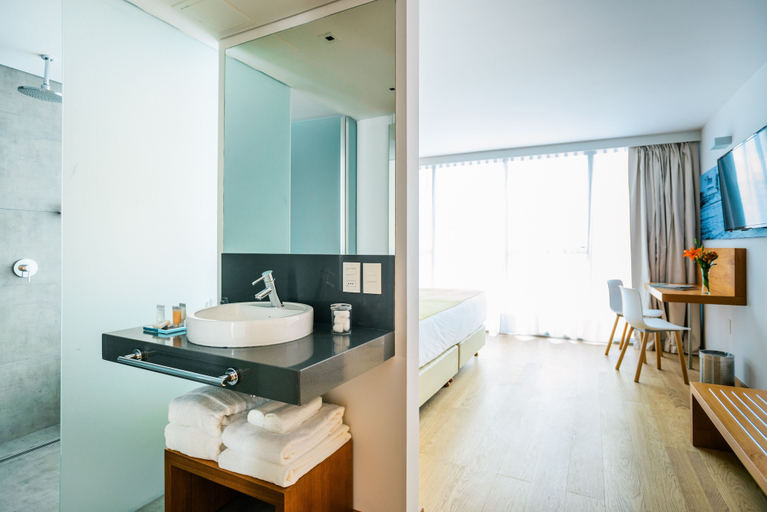 Bathroom 5, Own Montevideo, Montevideo