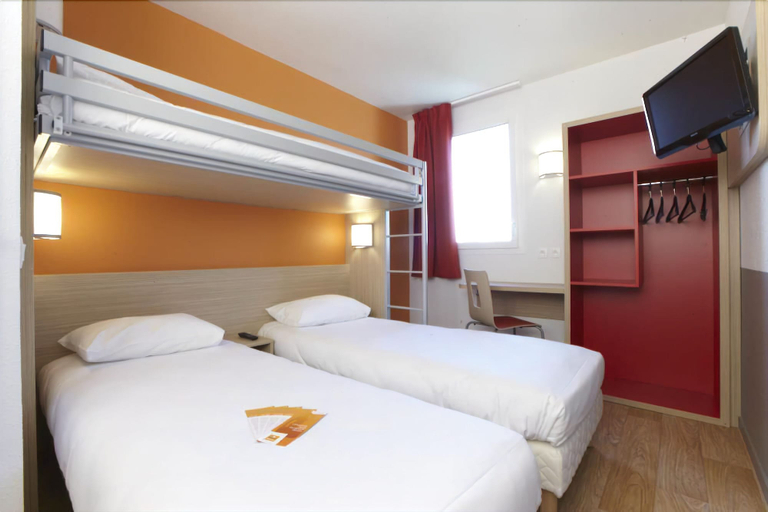 Bedroom 2, Hôtel Première Classe Caen Nord - Mémorial, Calvados
