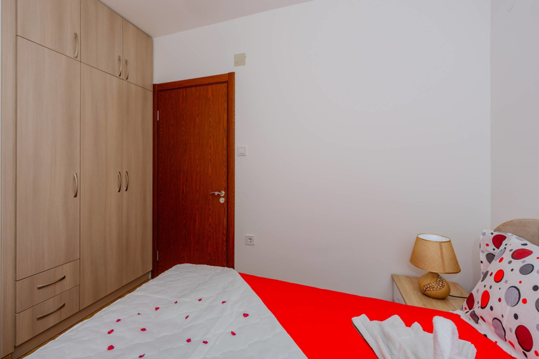 Bedroom 3, Paradise Bay Apartments