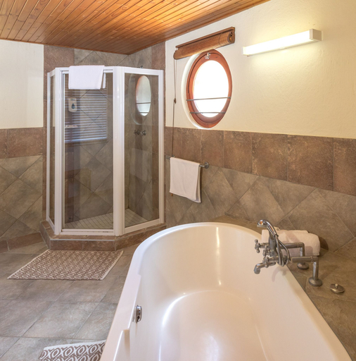 Bathroom 4, Rossmund Lodge, Swakopmund