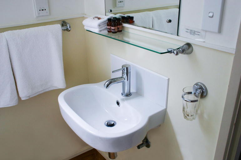 Bathroom 4, Parnell Pines, Waitakere