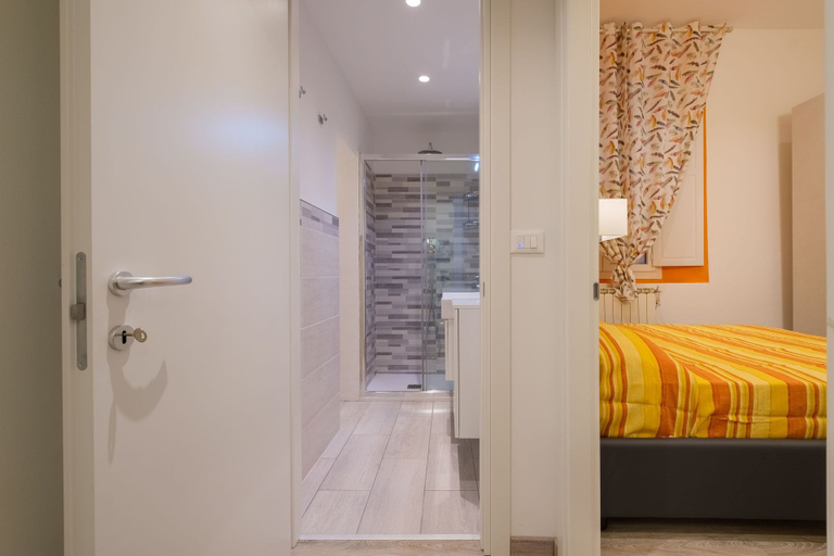 Bathroom 3, Casa del Mare, Bologna