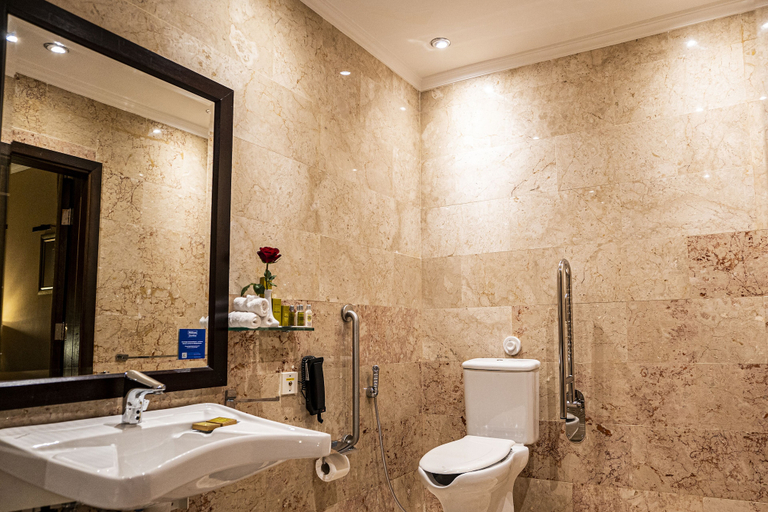 Bathroom 5, DoubleTree by Hilton Hotel Dhahran, Al Khobar