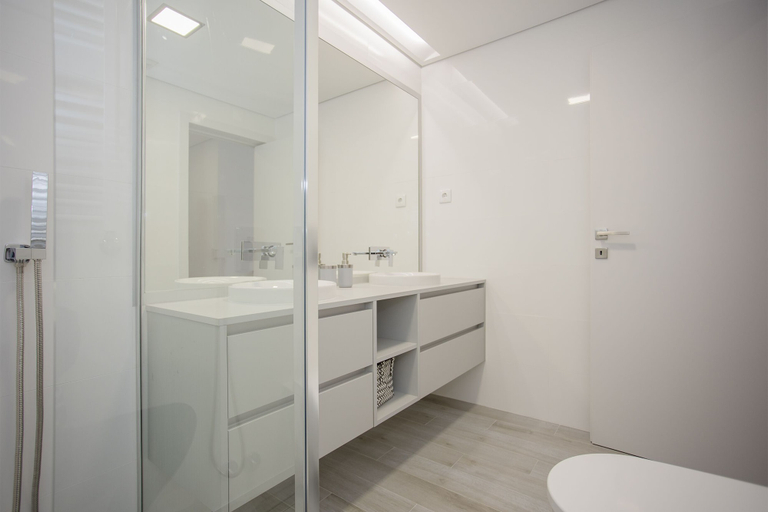 Bathroom 2, Liiiving -Luxury River View Apartment IX, Gondomar
