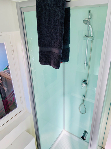 Bathroom 5, Villa Florian, Seine-Saint-Denis