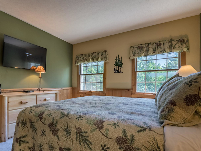 Bedroom 2, 2 Br: Whistlepunk 17, Pocahontas