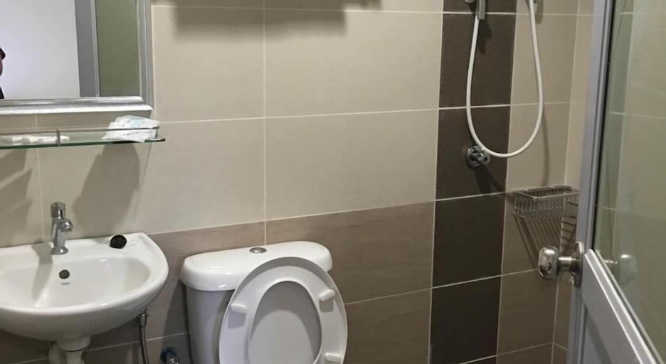 Bathroom 10