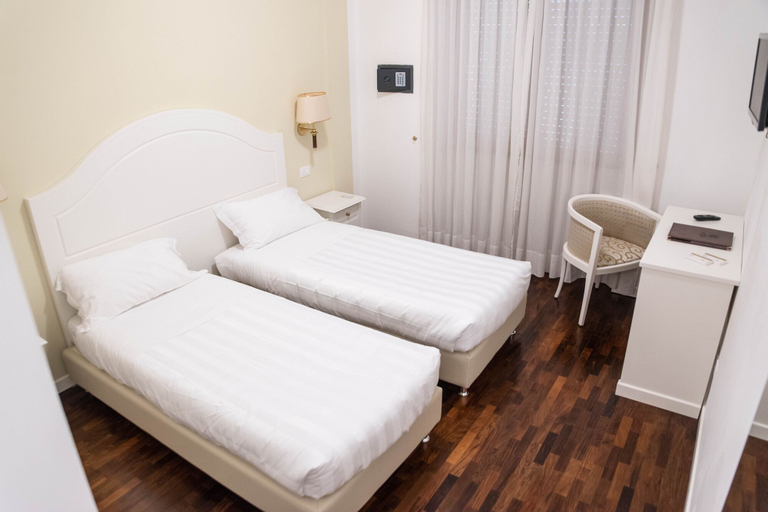 Bedroom 24