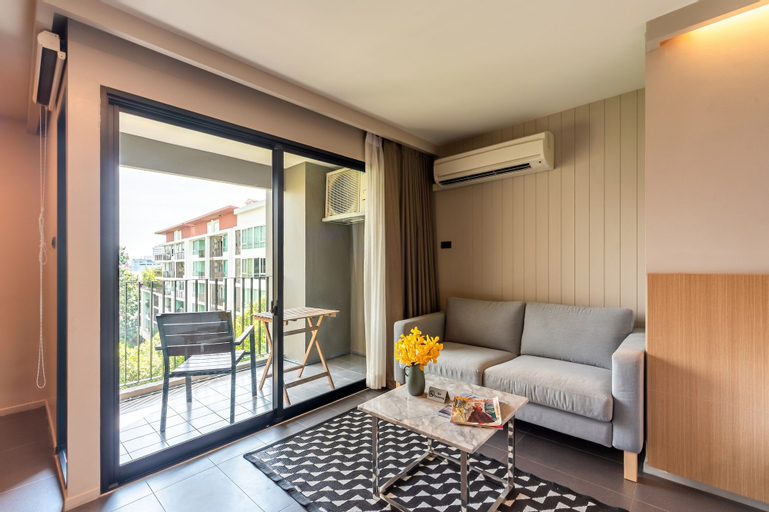 Exterior & Views 26