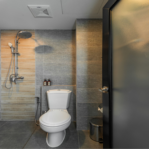 Bathroom 12