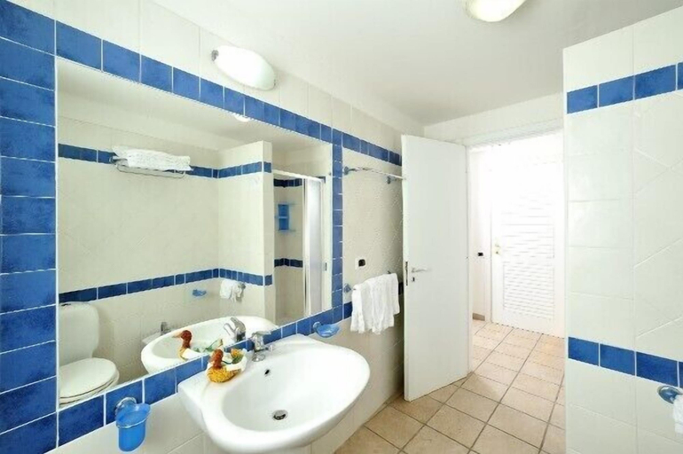 Bathroom 4, Nicotera Beach Village, Vibo Valentia