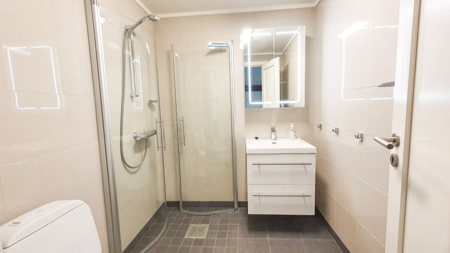 Bathroom 4, Geilolia Ferieleiligheter, Hol