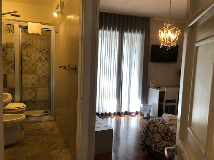 Others 5, Elios Rooms, Catania