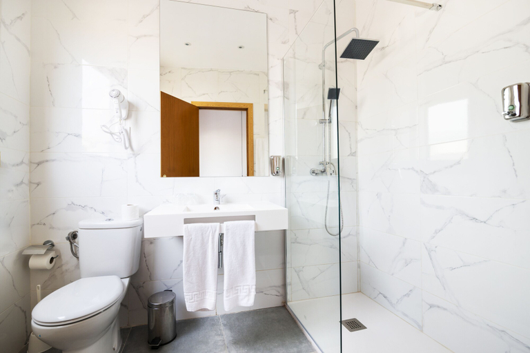 Bathroom 5, Hotel Madrisol, Madrid