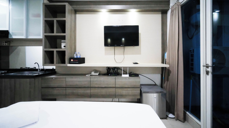 Bedroom 2, Homey Studio At Tamansari Papilio Apartment, Surabaya