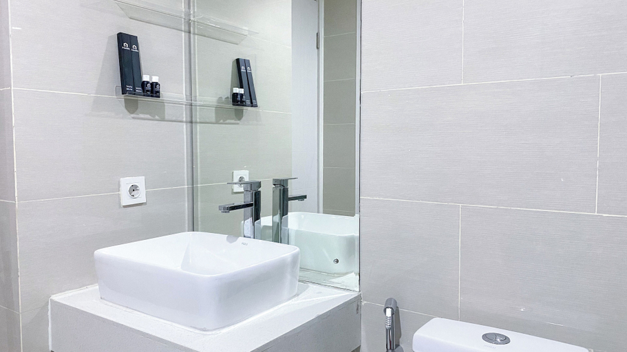 Bathroom 3, Comfort Stay 2Br At Daan Mogot City Apartment, Jakarta Barat