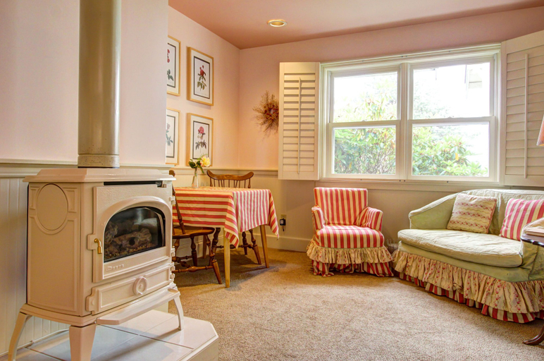 Others 5, Country Cottage of Langley, Island