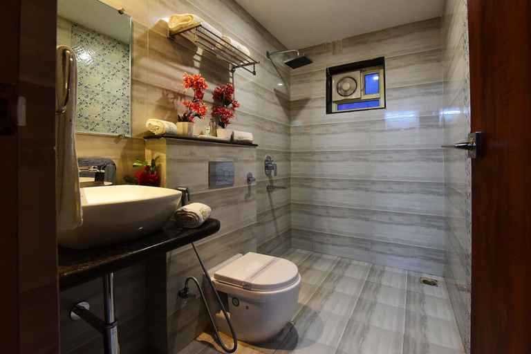 Bathroom 4, Hotel Dayal Shree Paradise, Bhopal
